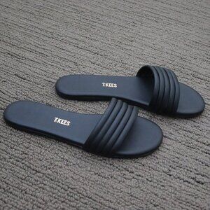 BRAND NEW Tkees Serena Sandal Color BLACK Size 7